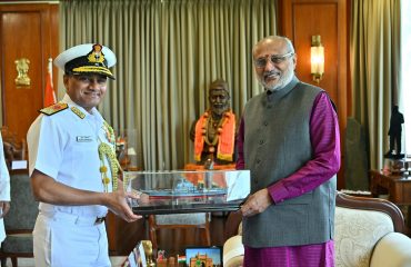 Vice Admiral Krishna Swaminathan, AVSM, VSM, Flag Officer Commanding-in-Chief, Western Naval Command meets Governor