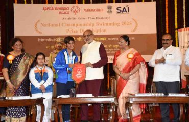 06.08.2025: Maharashtra Governor C P Radhakrishnan distributed the Medals to the winners of the three day National Championship Swimming 2025 for the Intellectually Challenged Specially Abled participants at the University Convocation Hall in Mumbai. The National Championship was organised by the Maharashtra State Branch of the Special Olympics Bharat. Addressing the gathering, the Governor stated that he will ask all state universities to allow the Divyang Sportspersons to use their sports infrastructure for practice. Minister of Divyang Welfare, Government of Maharashtra Atul Sawe, President, Special Olympics Bharat Dr. Mallika Nadda, President of Maharashtra Chapter of Special Olympics Bharat Dr. Medha Somaiya, Secretary to the Governor Dr Prashant Narnaware, Deputy Secretary S Ramamoorthy, General Secretary, Maharashtra Special Olympics Bharat, Dr. Bhagwan Talware, Divyang Sportspersons Munira Murtiza and Karan Naik, participants from 20 States, coaches, Volunteers and invitees were present.