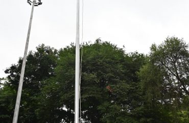15.08.2025: Maharashtra Governor C.P. Radhakrishnan hoisted and saluted the National Tricolor at Raj Bhavan in Pune on the occasion of the 79th Independence Day. 
A platoon of the State Police sang the National Anthem on the occasion. The Governor distributed sweets to the children and elders and exchanged Independence Day greetings with all.