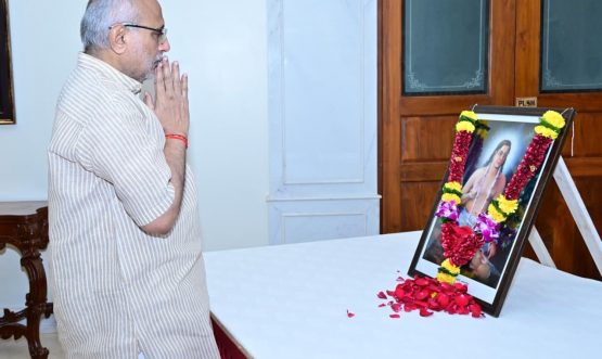 25.08.2025 : Governor pays tributes to Chakradhar Swami