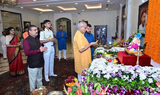 27.08.2025: Maharashtra Governor C. P. Radhakrishnan who has been nominated as the candidate for the post of Vice President of India, performed the puja and aarti of Lord Ganesha on the occasion of Ganesh Chaturthi at the Governor's Residence at Raj Bhavan, Mumbai. Family members of the Governor, officers and staff of Raj Bhavan joined the Governor in performing the aarti.