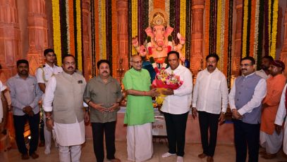 Governor visits the Bandra West Sarvajanik Ganeshotsav Mandal