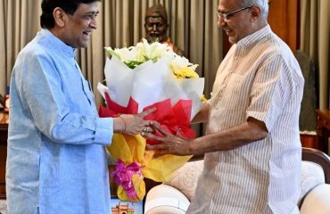 29.08.2025: Former Chief Minister and MP (Rajya Sabha) Ashok Chavan met State Governor  C. P. Radhakrishnan  at Raj Bhavan, Mumbai. This was a courtesy call.