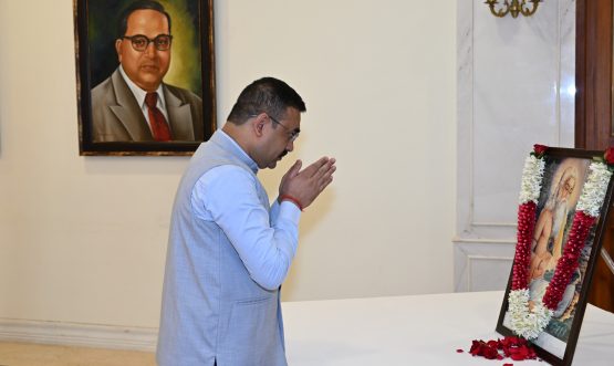 07.10.2025:   Floral tributes were offered to the portrait of Maharshi Valmiki on the occasion of his birth anniversary at Raj Bhavan, Mumbai. Secretary to the Governor Dr. Prashant Narnaware offered floral tribute to the portrait of Maharshi Valmiki on the occasion. Deputy Secretary to the Governor S. Ramamoorthy, Comptroller of the Governor’s Households Dr Nishikant Deshpande, ADC to the Governor Lt.  Vikram Kumar, officers and staff of Raj Bhavan also paid their tributes to Maharshi Valmiki.