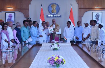 27.10.2025: राज्यपालांची गोसेवा गतिविधी आणि महात्मा फुले कृषी प्रतिष्ठान, छत्रपती संभाजीनगर यांच्यासोबत बैठक