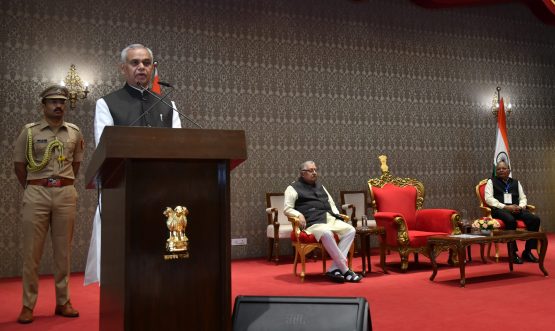 16.11.2025: The Governor of Maharashtra and Gujarat Acharya Devvrat delivered a talk on the theme of 'Natural Farming: India's Unparalleled Heritage' at Raj Bhavan, Mumbai.  The session attended by senior officers of Indian Administrative, Police, Revenue and other services and Swayamsevaks was organised by the Samkalp Foundation.  Suresh Bhageriya of RSS Mumbai Region, Santosh Kumar Taneja, Chairman of Samkalp Foundation, Santosh Pathak, General Secretary and Raju Chauhan, Secretary of Samkalp were present on the occasion.