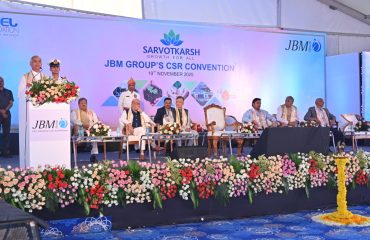 19.11.2025: महाराष्ट्र व गुजरातचे राज्यपाल आचार्य देवव्रत यांच्या प्रमुख उपस्थितीत आज जेबीएम समूहातर्फे चाकण, पुणे येथे विविध कॉर्पोरेट सामाजिक दायित्व उपक्रमांचा समावेश असलेला 'सर्वोत्कर्ष' कार्यक्रम संपन्न झाला. समूहाचे अध्यक्ष सुरेंद्र कुमार आर्य यांच्या जन्मदिनाचे औचित्य साधून या कार्यक्रमाचे आयोजन करण्यात आले होते.  यावेळी राज्यपालांनी अहिल्यानगर येथे सुरु करण्यात आलेल्या स्वामी विरजानंद कन्या गुरुकुल संस्थेला पाच लाख रुपयांची देणगी जाहीर केली. जेबीएम समूहाचे उपाध्यक्ष निशांत आर्य, आर्य समाजाचे प्रतिनिधी विनय आर्य, डॉ. संजय कुलकर्णी, कमलेश गुप्ता, सुशील बिंदल, शासकीय अधिकारी तसेच समूहाचे सदस्य उपस्थित होते.  'सर्वोत्कर्ष' कार्यक्रमांतर्गत गर्भाशयाच्या कर्करोग तपासणीकरिता रुग्णवाहिकेचे लोकार्पण, रक्तदान शिबिराचे आयोजन, व्हीलचेअरचे वाटप, आदी उपक्रम घेण्यात आले.