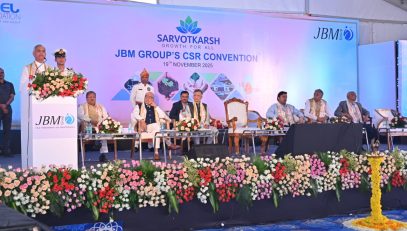 19.11.2025: महाराष्ट्र व गुजरातचे राज्यपाल आचार्य देवव्रत यांच्या प्रमुख उपस्थितीत आज जेबीएम समूहातर्फे चाकण, पुणे येथे विविध कॉर्पोरेट सामाजिक दायित्व उपक्रमांचा समावेश असलेला 'सर्वोत्कर्ष' कार्यक्रम संपन्न झाला. समूहाचे अध्यक्ष सुरेंद्र कुमार आर्य यांच्या जन्मदिनाचे औचित्य साधून या कार्यक्रमाचे आयोजन करण्यात आले होते.  यावेळी राज्यपालांनी अहिल्यानगर येथे सुरु करण्यात आलेल्या स्वामी विरजानंद कन्या गुरुकुल संस्थेला पाच लाख रुपयांची देणगी जाहीर केली. जेबीएम समूहाचे उपाध्यक्ष निशांत आर्य, आर्य समाजाचे प्रतिनिधी विनय आर्य, डॉ. संजय कुलकर्णी, कमलेश गुप्ता, सुशील बिंदल, शासकीय अधिकारी तसेच समूहाचे सदस्य उपस्थित होते.  'सर्वोत्कर्ष' कार्यक्रमांतर्गत गर्भाशयाच्या कर्करोग तपासणीकरिता रुग्णवाहिकेचे लोकार्पण, रक्तदान शिबिराचे आयोजन, व्हीलचेअरचे वाटप, आदी उपक्रम घेण्यात आले.