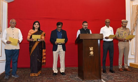 26.11.2025 : संविधान दिन: राजभवन मुंबई येथे राज्यघटनेच्या प्रास्ताविकेचे वाचन