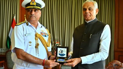 30.11.2025 : भारतीय तटरक्षक दलाच्या पश्चिम सागरी प्रदेशाचे महानिरिक्षक भीष्म शर्मा यांनी घेतली राज्यपालांची भेट