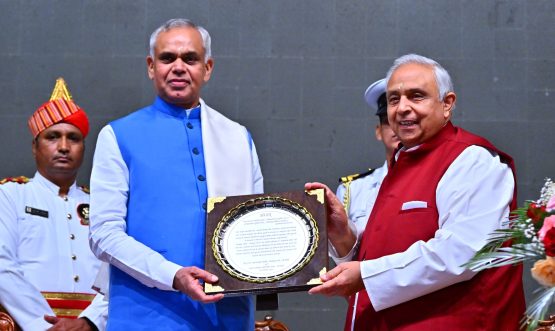 शैक्षणिक संस्थांनी विद्यार्थ्यांना शिक्षित, दीक्षित आणि योग्य नागरिक बनवावे : राज्यपाल आचार्य देवव्रत