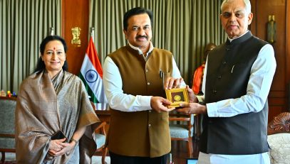 30.11.2025 : राज्याचे मावळते मुख्य सचिव राजेश कुमार यांनी घेतली राज्यपालांची भेट