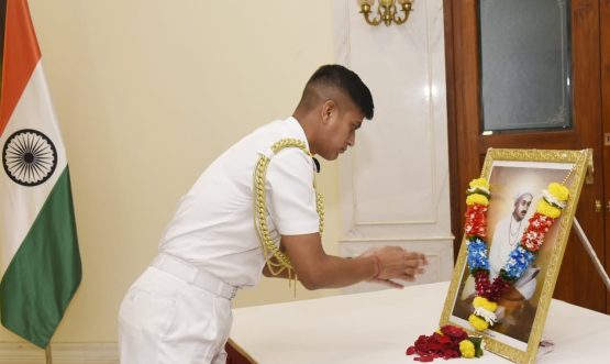 08.12.2025: Maharashtra Lok Bhavan pays tributes to Sant Santaji Jagnade Maharaj on his Jayanti