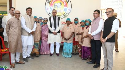 08.12.2025: The Governor of Maharashtra and Gujarat Acharya Devvrat visited the Gau Vigyan Anusandhan Kendra (Cow Science Research Centre) at Deolapar, Ramtek Taluka, Nagpur District. The Governor visited the Centre’s Gaushala as well as the vermicompost project, and expressed satisfaction over the work being carried out for the protection and conservation of Indian breed of cows.  Minister of State for Finance and Planning  Adv. Ashish Jaiswal, Chairman of the Gau Vidyan Anusandhan Kendra Padmesh Gupta, Exe President Hemant Jambhekar, Vice President Yashpal Arya, Secretary Sanat Kumar Gupta, Treasurer Dr. Sanjay Ekapure, and CEO Dr. Manoj Tatwavadi were present.