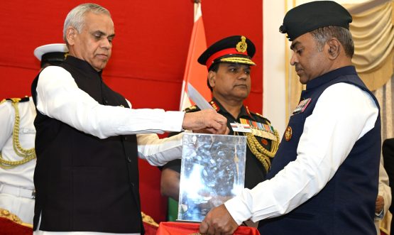 सशस्त्र सेना ध्वज निधी संकलन मोहिमेला राज्यपाल आचार्य देवव्रत यांच्या हस्ते शुभारंभ