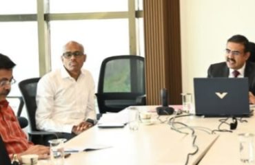 15.12.2025: Secretary to the Governor of Maharashtra, Dr. Prashant Narnaware, has urged women students across state universities to register actively on the Stree Shakti App under the Swayamsiddha Initiative. He emphasized awareness campaigns in urban and rural areas, voter education in collaboration with SNDT Women’s University and the State Election Commission, and women’s participation in sports, including football teams under the Mahadeva Project. Success stories from the initiative will be shared widely to inspire greater involvement. Deputy Secretary to the Governor, S. Ramamoorthy, Joint Director (D.B.) Vikas Kulkarni, and various representatives involved in the implementation of the Swayamsiddha Initiative were present at the meeting through video conferencing.