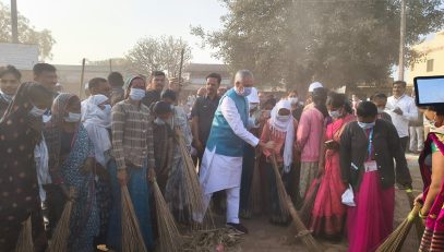 Governor participates in village cleanliness drive with local residents