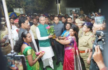 Governor visits to the Pimparkhed village