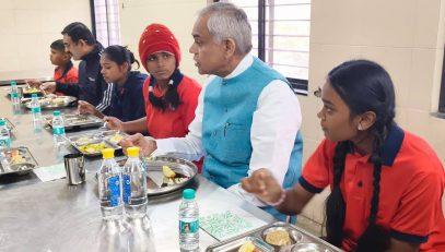 Governor joins tribal students for breakfast at Government Residential Ashram School, Pimparkhed