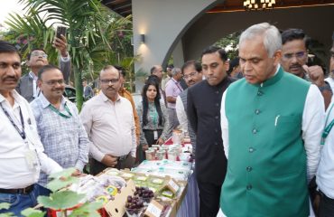 01.01.2026:  राज्यपालांची शेतकऱ्यांच्या स्टॉलला भेट