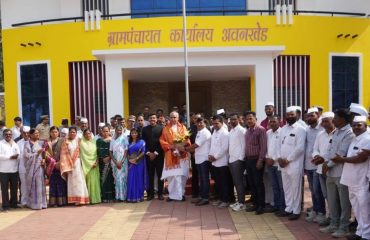 Governor Acharya Devvrat visits Avankhed Gram Panchayat