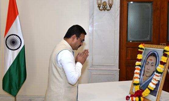 03.01.2026 : लोकभवन येथे सावित्रीबाई फुले यांना अभिवादन