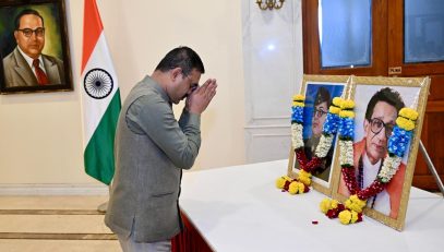 23.01.2026: Maharashtra Lok Bhavan offered floral tributes to the Founder of the Azad Hind Sena Netaji Subhas Chandra Bose  and Balasaheb Thackeray on the occasion of their birth anniversary. Secretary to the Governor Dr. Prashant Narnaware offered floral tributes to the portraits of Netaji Subhas Chandra Bose  and Balasaheb Thackeray on the occasion. Joint Secretary to the Governor S. Ramamoorthy, Comptroller of the Governor’s Households Dr Nishikant Deshpande and officers and staff of Lok Bhavan also paid their tributes to Netaji Subhas Chandra Bose and Balasaheb Thackeray.