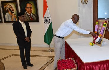 15.02.2026: संत सेवालाल महाराज यांना लोकभवन येथे अभिवादन