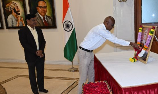 15.02.2026: संत सेवालाल महाराज यांना लोकभवन येथे अभिवादन