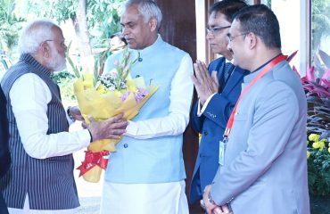17.02.2026: Prime Minister of India Narendra Modi arrived in Maharashtra Lok Bhavan Mumbai for his meeting with the President of the French Republic Emmanuel Macron.  The Governor of Maharashtra and Gujarat Acharya Devvrat welcomed the Prime Minister at Lok Bhavan, Mumbai.