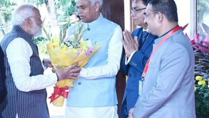 17.02.2026: Prime Minister of India Narendra Modi arrived in Maharashtra Lok Bhavan Mumbai for his meeting with the President of the French Republic Emmanuel Macron.  The Governor of Maharashtra and Gujarat Acharya Devvrat welcomed the Prime Minister at Lok Bhavan, Mumbai.