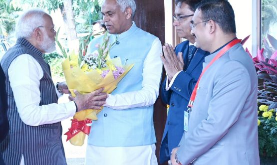 17.02.2026: Prime Minister of India Narendra Modi arrived in Maharashtra Lok Bhavan Mumbai for his meeting with the President of the French Republic Emmanuel Macron.  The Governor of Maharashtra and Gujarat Acharya Devvrat welcomed the Prime Minister at Lok Bhavan, Mumbai.