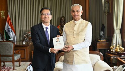 Consul General of the People’s Republic of China in Mumbai Qin Jie meets Governor