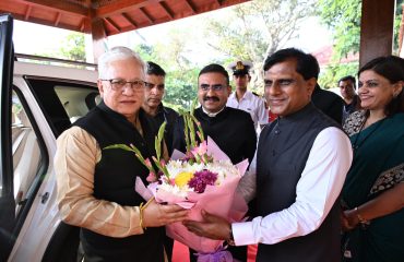 09.03.20026:  राज्यपाल जिष्णु देव वर्मा यांना आज महाराष्ट्र लोकभवन येथे आगमन प्रसंगी पोलीस दलातर्फे मानवंदना देण्यात आली.  यावेळी पोलीस महासंचालक सदानंद दाते, पोलीस आयुक्त देवेन भरती, राज्यपालांचे सचिव डॉ प्रशांत नारनवरे उपस्थित होते.