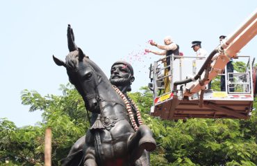 Governor offers floral tributes to the equestrian statue of Chhatrapati Shivaji Maharaj at Dadar