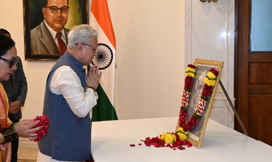 राज्यपालांनी घेतले सिद्धिविनायकाचे दर्शन