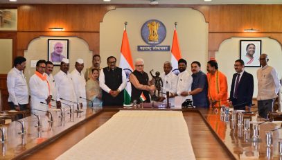 13.03.2026: राज्यातील सर्वपक्षीय आदिवासी आमदारांच्या एका शिष्टमंडळाने राज्याचे नवनियुक्त राज्यपाल जिष्णु देव वर्मा यांची लोक भवन मुंबई येथे सदिच्छा भेट घेतली व राज्यातील अनुसूचित जमातींच्या प्रलंबित प्रश्नांवर चर्चा केली.  शिष्टमंडळाच्या सदस्यांनी यावेळी राज्यपालांचा सत्कार केला तसेच त्यांना भगवान बिरसा मुंडा यांची प्रतिमा भेट दिली. यावेळी विधान मंडळाचे सदस्य भीमराव केराम, हरिश्चंद्र भोये, मंजुळा गावित, हिरामण खोस्कर, डॉ किरण लहामटे, अमशा पडवी, राजू तोडसाम, शिरीष कुमार नाईक व विलास तरे उपस्थित होते.