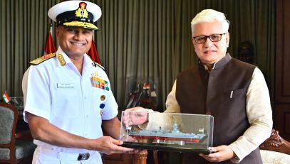 Vice Admiral Krishna Swaminathan meets Governor