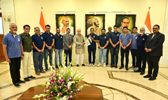 Governor flaggs off a team of mountaineers embarking on a Mount Everest expedition