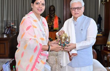 Mayor Ritu Tawde Calls on Governor