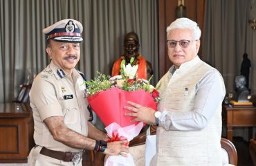 Commissioner of Police, Greater Mumbai Deven Bharti meets Governor