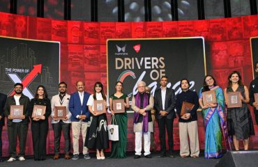 24.03.2026: महाराष्ट्राचे राज्यपाल जिष्णु देव वर्मा यांनी आज मुंबई येथे १५ युवा उद्योजकांना 'इंडिया टुडे समूह व महिंद्रा ‘ड्रायव्हर्स ऑफ चेंज’ पुरस्कार प्रदान केले. इंडिया टुडे समूह व महिंद्रा यांच्यातर्फे कार्यक्रमाचे आयोजन करण्यात आले होते. कार्यक्रमाला इंडिया टुडेचे समूह संपादकीय संचालक राज चेंगप्पा, महिंद्रा ऑटोमोटिव्ह डिव्हिजनचे मुख्य अधिकारी नलिनीकांत गोलगुंठा, युवा पुरस्कार विजेते व त्यांचे कुटुंबीय तसेच निमंत्रित उपस्थित होते. युवा उद्यमी नव्या नवेली नंदा, गझल अलघ - वरुण अलघ, बोधिसत्व संघप्रिय, प्रणव वेम्प्टी, आवरेना जैन, सारः शाम, नारायण सुब्रमण्यम व नीरज राजमोहन, अग्नीश्वर जयप्रकाश, राधिका गुप्ता, माधव कृष्ण सतार वादक मेहताब अली नित्यजी, अभिनेत्री मोना सिंग  व जेनेलिया देशमुख यांना यावेळी सन्मानित करण्यात आले.