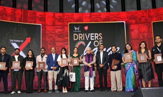 24.03.2026: Maharashtra Governor Jishnu Dev Varma today presented the India Today Group–Mahindra ‘Drivers of Change’ Awards 2026 to 15 young startup leaders at a function in Mumbai. The function was organised by the India Today Group in  association with Mahindra & Mahindra.  Group Editorial Director, India Today Group Raj Chengappa, CEO of Mahindra Automotive DIvision Nalinikanth Gollagunta, members of the jury, awardees, their families and other invitees were present. Young innovators and entrepreneurs Navya Naveli Nanda, Varun Alagh and Ghazal Alagh, Bodhisattva Sanghapriya, Pranav Vempati, Avarna Jain, Sarah Sham, Narayan Subramaniam and Neeraj Rajmohan, Agneeswar Jayaprakash, Radhika Gupta, Madhav Krishna, sitar exponent Mehtab Ali Niazi, actresses Mona Singh, and Genelia Deshmukh were among those felicitated.