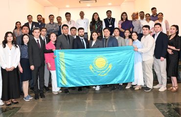 Maharashtra Lok Bhavan Hosts Central Asian Youth Delegation
