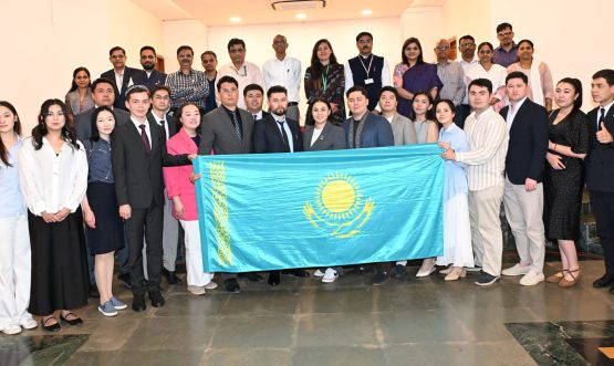 Maharashtra Lok Bhavan Hosts Central Asian Youth Delegation