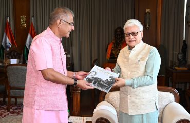 06.04.2026 : Chief Executive Officer of Kaivalyadham Yoga Institute Subodh Tiwari met the Governor of Maharashtra Jishnu Dev Varma at Lok Bhavan, Mumbai.