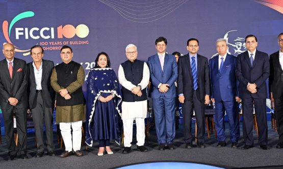 07.04.2026 : फेडरेशन ऑफ इंडियन चेंबर्स ऑफ कॉमर्स अँड इंडस्ट्री (FICCI) या संस्थेचा ९९ वा स्थापना दिवस राज्यपाल जिष्णु देव वर्मा यांच्या प्रमुख उपस्थितीत मुंबई येथे संपन्न झाला. 
यावेळी राज्यपालांच्या हस्ते फिक्कीच्या भूतपूर्व अध्यक्षांचा सत्कार करण्यात आला. महात्मा गांधी यांच्या सूचनेवरून फिक्की संस्थेची सुरुवात मुंबई येथे झाली. पुढील वर्षी फिक्की शताब्दी वर्ष साजरे करीत आहे. कार्यक्रमाला राजशिष्टाचार मंत्री जयकुमार रावल, फिक्कीचे अध्यक्ष अनंत गोयंका, फिक्कीचे वरिष्ठ उपाध्यक्ष विजय शंकर, राज्यपालांचे सचिव डॉ. प्रशांत नारनवरे, राज्यपालांचे सहसचिव एस. राममूर्ती, संस्थेच्या महासंचालक ज्योती वीज उपस्थित होते.