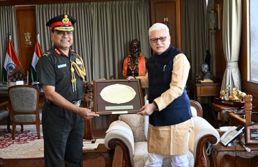 General Officer Commanding of Maharashtra, Gujarat, and Goa Area meets Governor