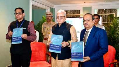 09.04.2026:  संयुक्त राष्ट्र संघाच्या पर्यावरण विभागातर्फे आयोजित 'प्लास्टिक उत्पादने व प्लास्टिक पॅकेजिंग आवरणांचा  पर्यावरणावरील दुष्परिणाम' या विषयावरील तज्ज्ञांच्या बैठकीला राज्यपाल जिष्णु देव वर्मा यांनी हॉटेल ताज महाल पॅलेस मुंबई येथे संबोधित केले.  यावेळी राज्यपालांच्या हस्ते ‘वर्क इन प्रोग्रेस: रिड्युसिंग द प्लास्टिक फूटप्रिंट ऑफ प्रॉडक्ट्स अँड पॅकेजिंग’ या पुस्तिकेचे प्रकाशन करण्यात आले.शाश्वततेशिवाय  झालेल्या विकासाला 'विकास' म्हणता येणार नाही असे सांगून राज्यपालांनी प्लास्टिक प्रदूषणाच्या गंभीर समस्येवर मात करण्यासाठी शासन, उद्योग जगत, आणि नागरिकांनी यांनी एकत्रितपणे प्रयत्न करण्याचे आवाहन केले. बैठकीला  संयुक्त राष्ट्र पर्यावरण कार्यक्रमाचे भारतातील प्रमुख अधिकारी बाळकृष्ण पिशुपती, रिझर्व्ह बँकेचे कार्यकारी संचालक आर. केशवन, विविध कंपन्यांचे मुख्य कार्यकारी अधिकारी, मुख्य शाश्वतता अधिकारी तसेच या क्षेत्रातील तज्ज्ञ उपस्थित होते.