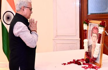 Governor pays tribute to Mahatma Phule